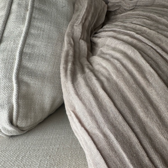 Blush Cream linen scarf - Picture 7 of 12